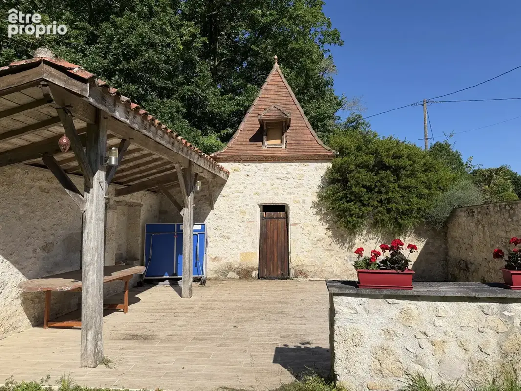 Charmante propriété avec Gîte indépendant, piscine et pigeonnier sur près de 4000m2 - photo 6
