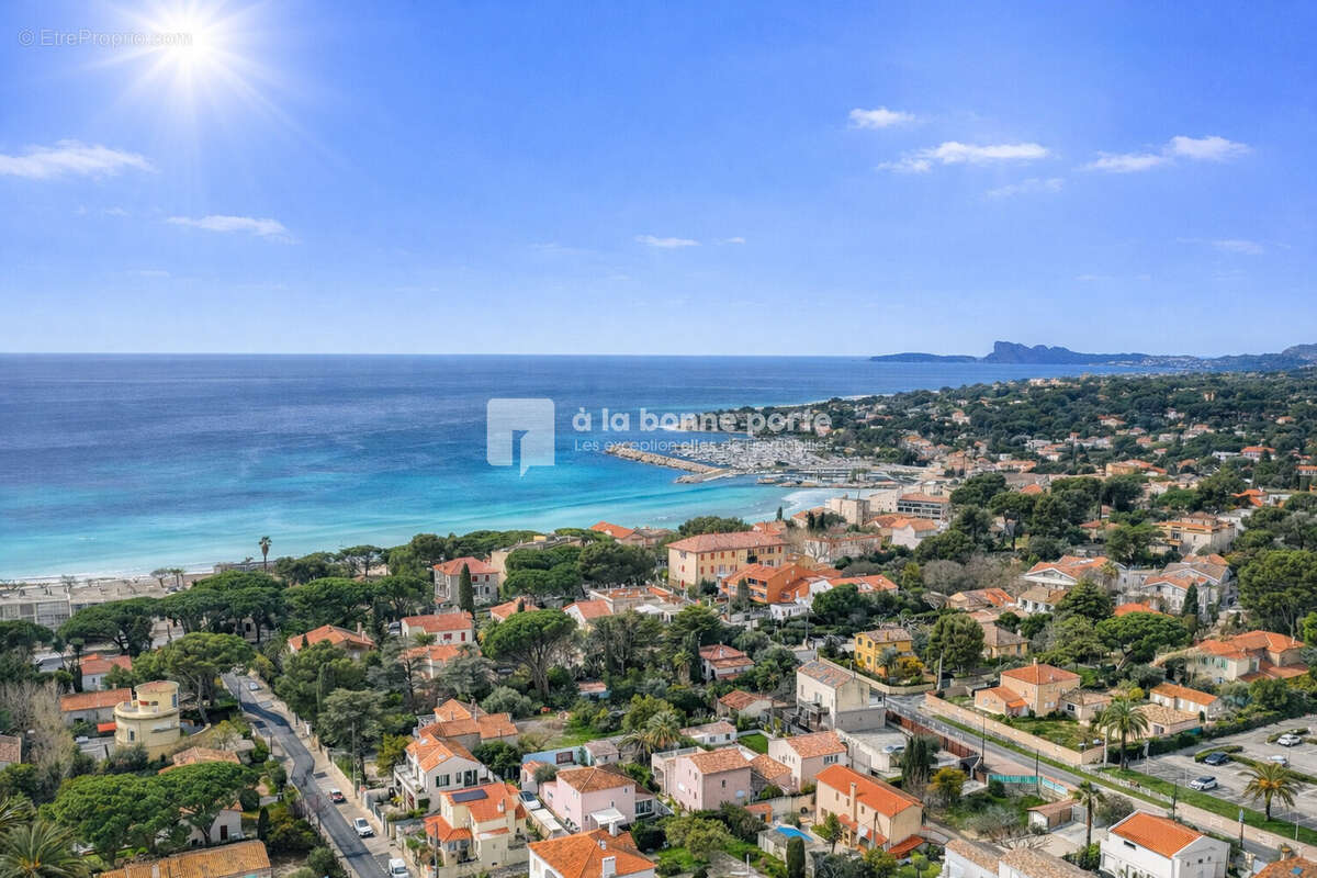 Maison 191 m² à Saint-Cyr-Sur-Mer  - photo 2