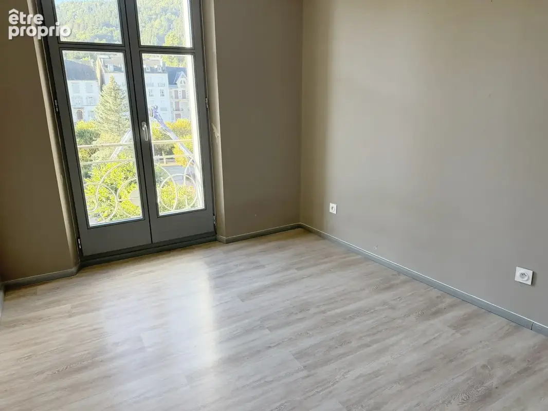 Appartement Exposé Sud en Plein Centre de La Bourboule - photo 8