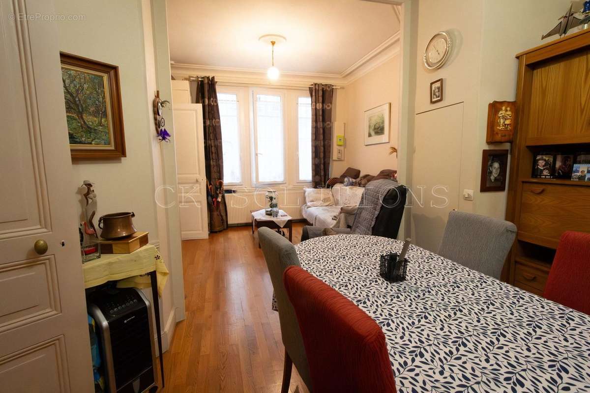 Appartement à PARIS-8E