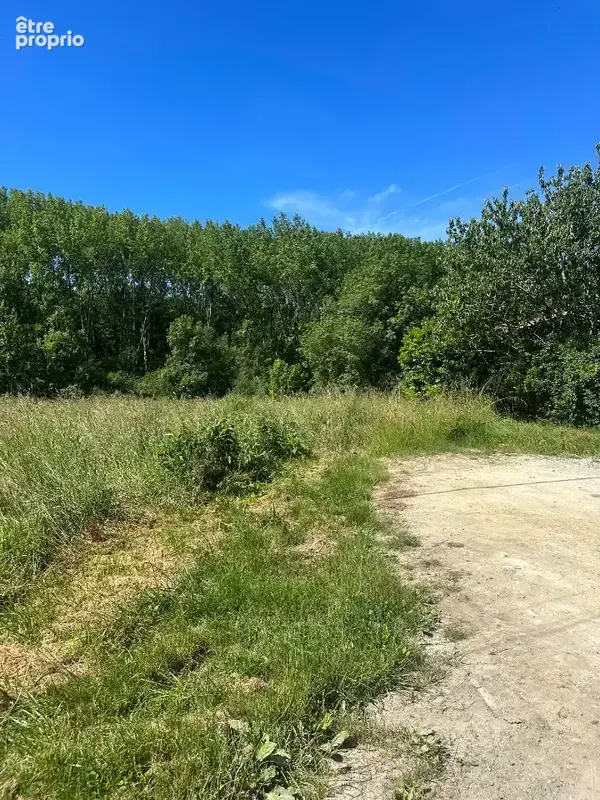Photo Terrain à Saint-Germain-Du-Puch au prix de 91 000€