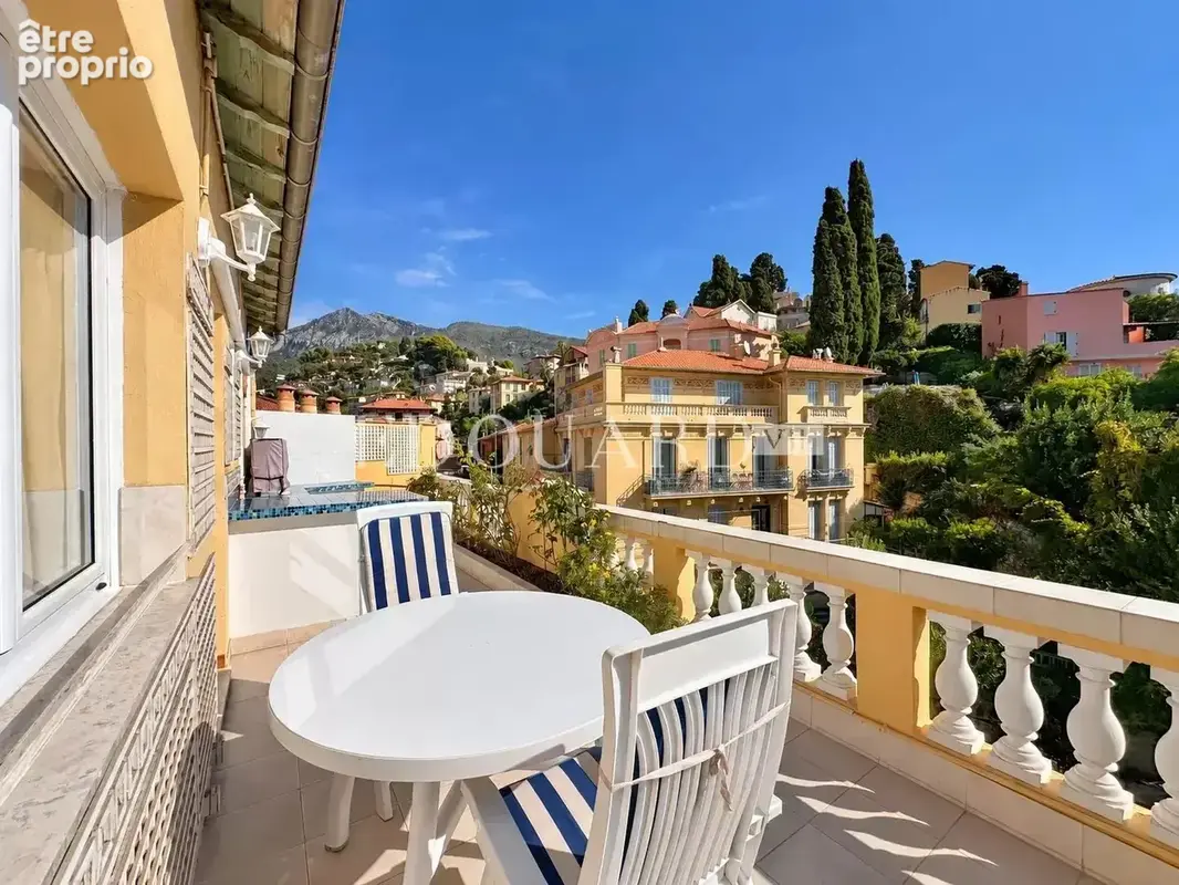 Spacieux deux pièces en bon état avec splendide terrasse et belle vue panoramique jusqu'à la mer - photo 6