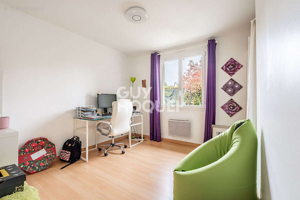 Maison à VOISINS-LE-BRETONNEUX