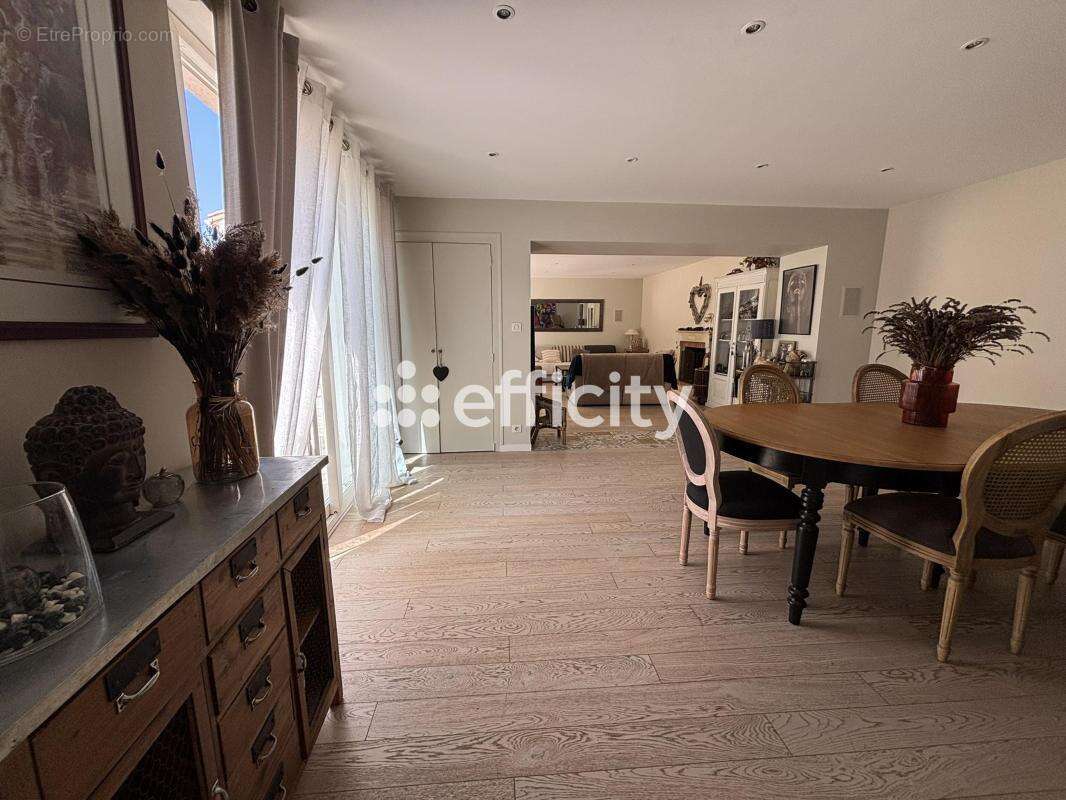 Maison 243 m² à Fontenay-Le-Comte  - photo 8