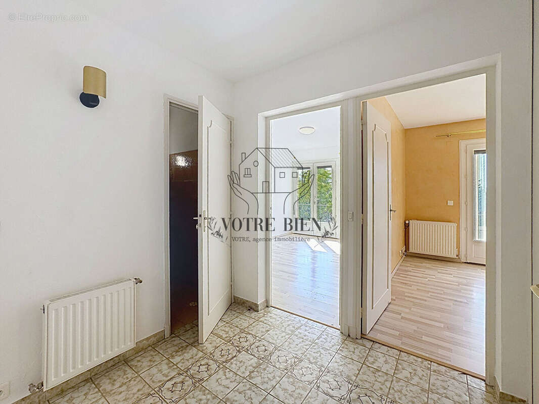 Villa Manosque 6 pièce(s) 185.30 m2 - photo 13