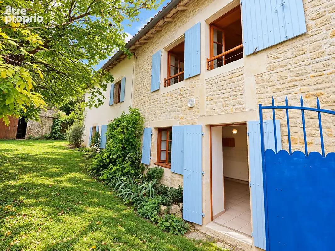 Maison à AIGRE
