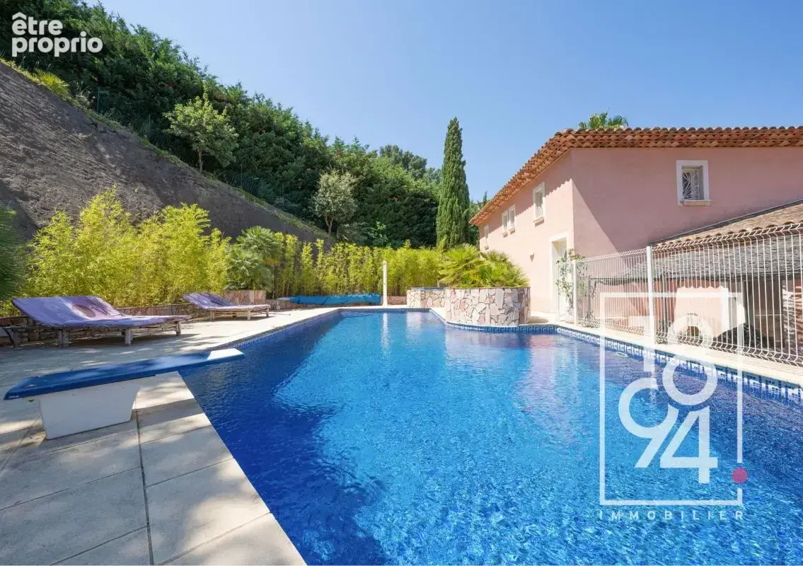 Propriété de 292m2 en position dominante avec vue mer à Gassin - photo 9