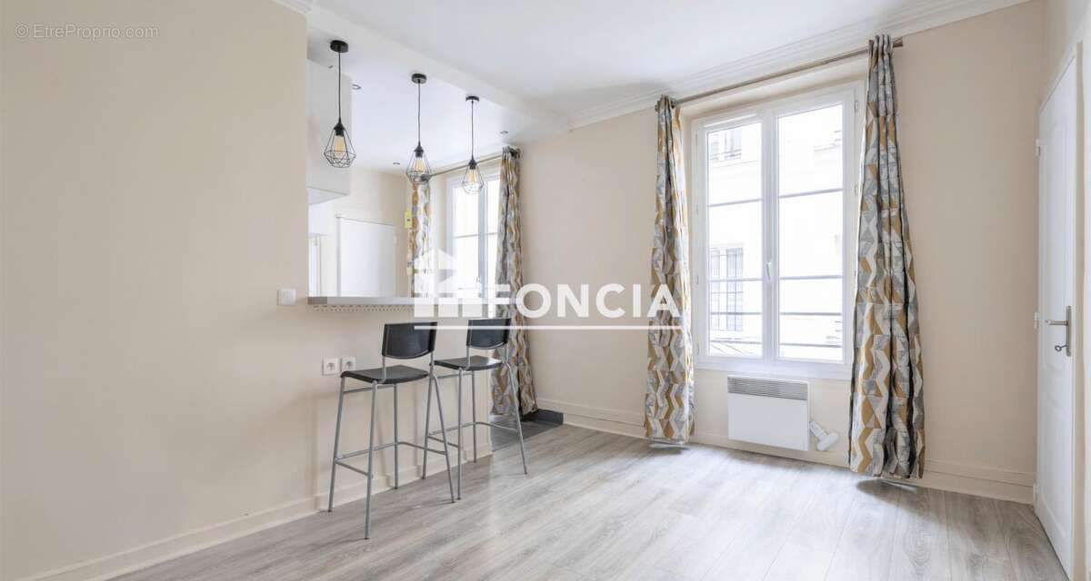Appartement à PARIS-1E