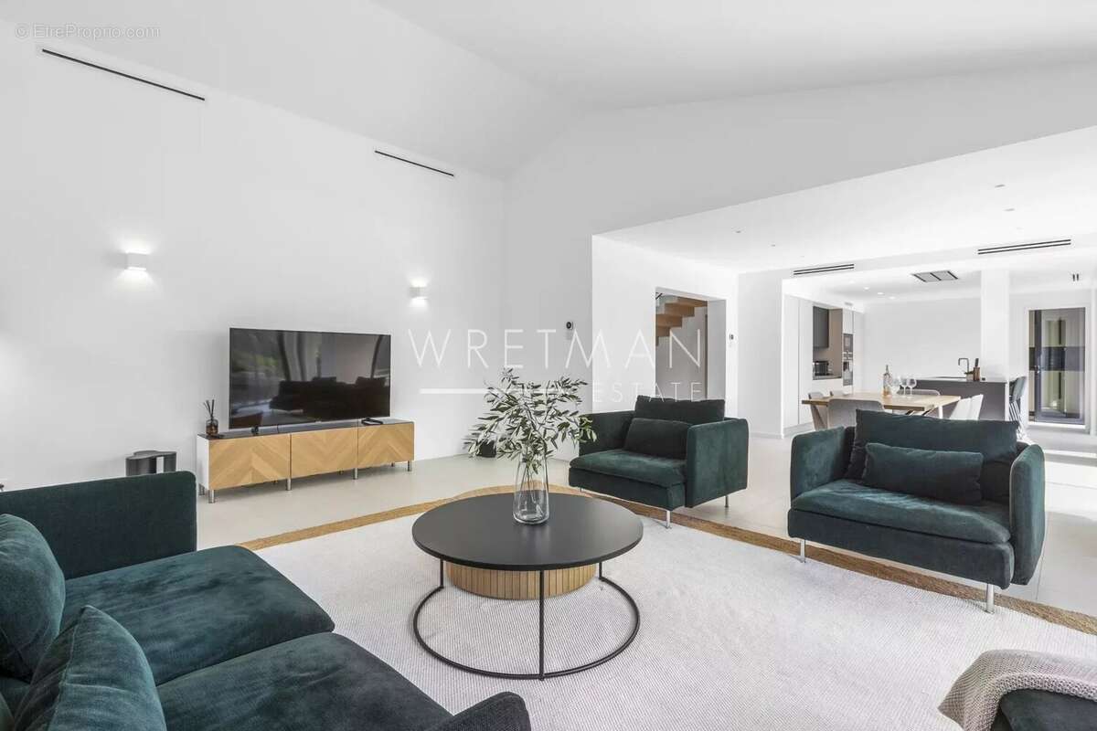 Maison à ROQUEFORT-LES-PINS