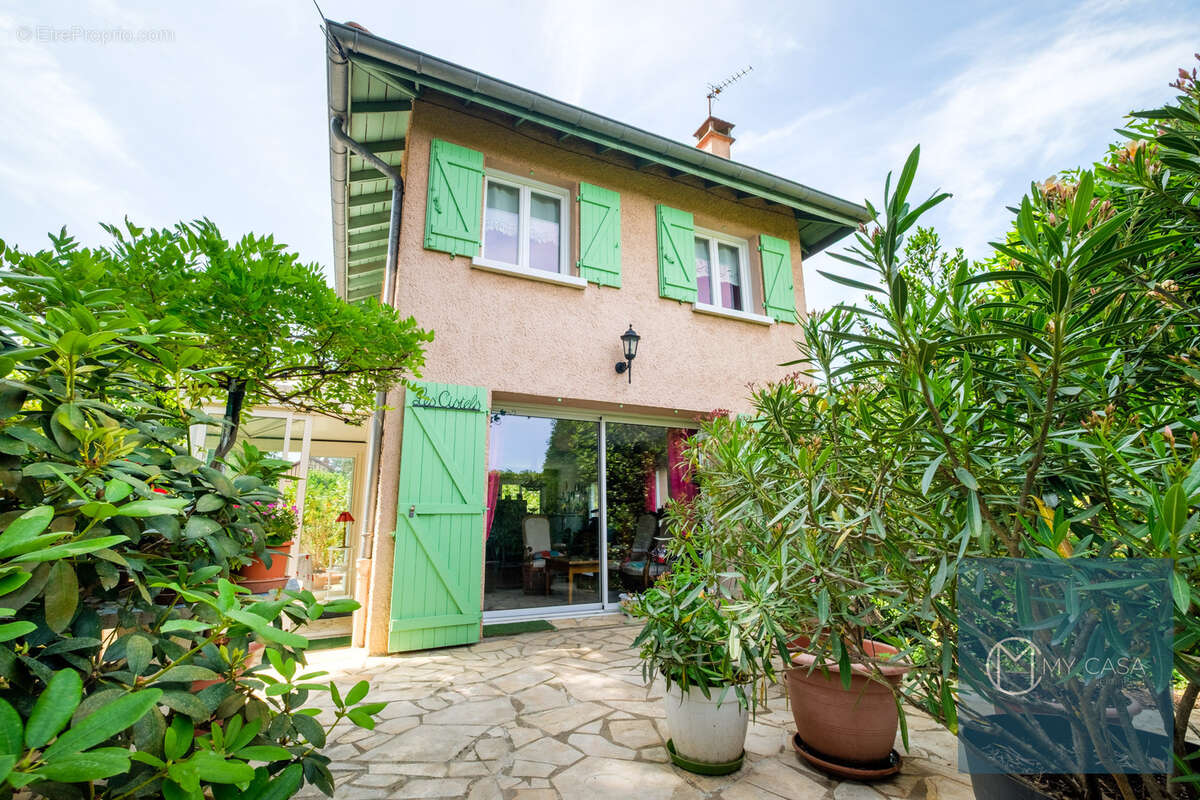 Maison à TASSIN-LA-DEMI-LUNE