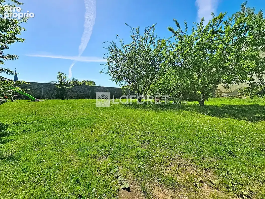 Demeure de caractère aux grands volumes sur la commune de Feneu - photo 17