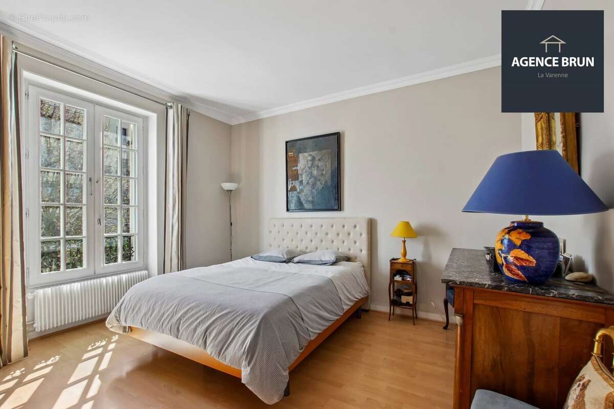 Maison à SAINT-MAUR-DES-FOSSES