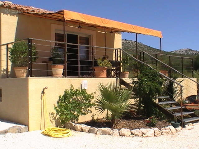 Maison à OPOUL-PERILLOS