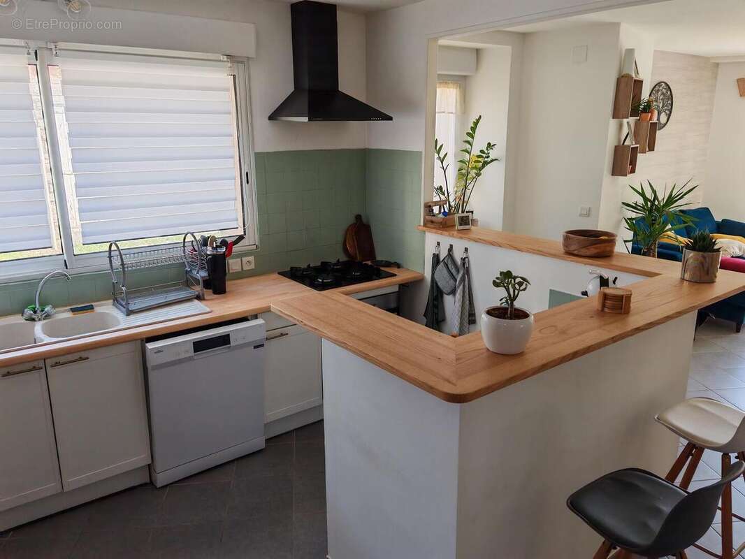 Cuisine - Maison à HAUTEFORT