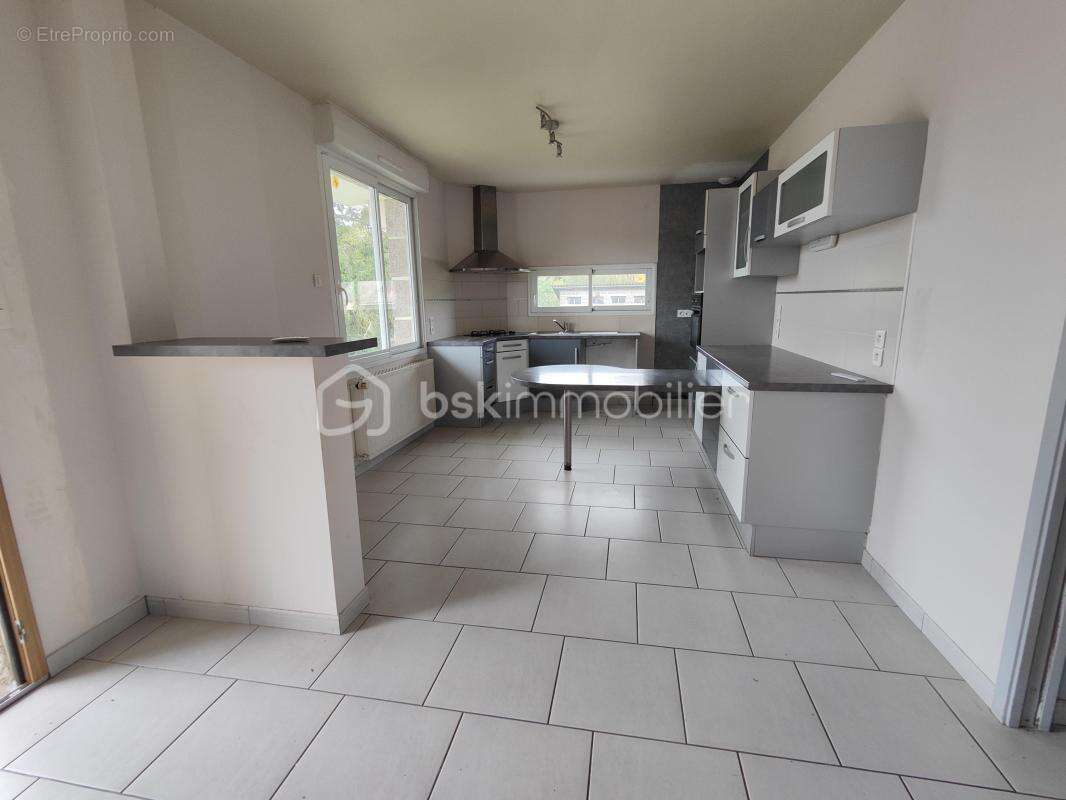 Maison à SAINT-GERMAIN-EN-COGLES