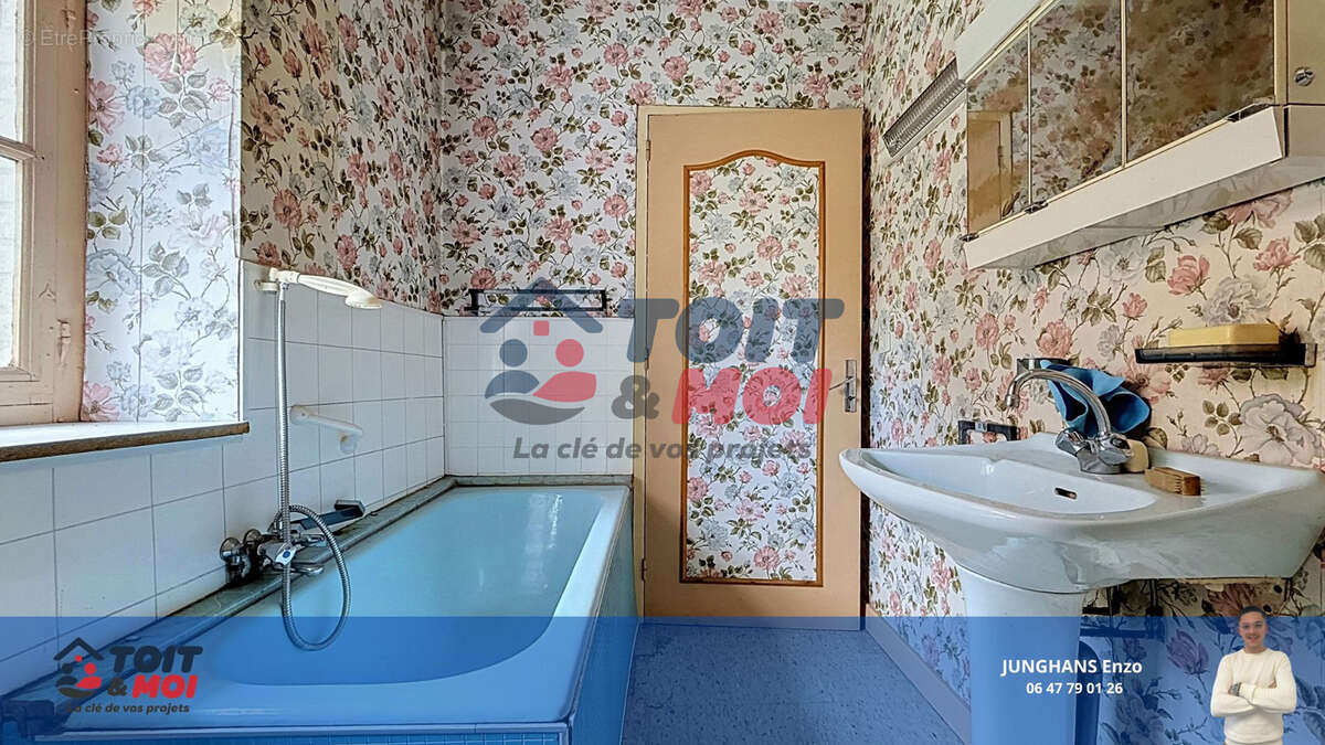 Maison à COMBEAUFONTAINE