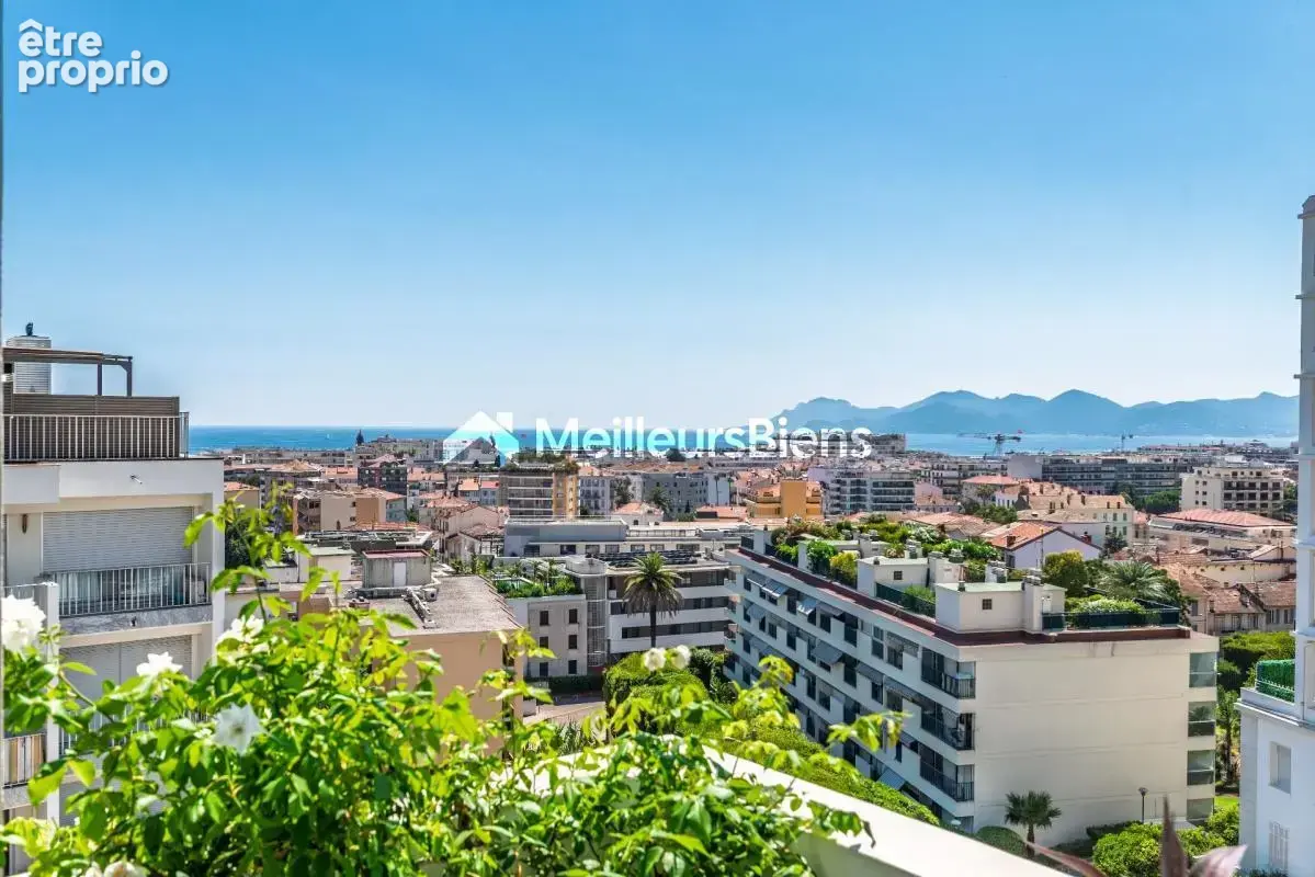 Cannes bas Montfleury : Duplex en penthouse avec grand roof-top et très belle vue mer - photo 16