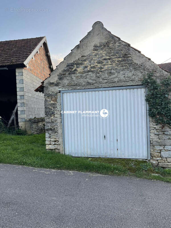 Maison à MONTIGNY-MONTFORT