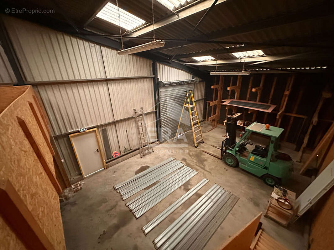 Commerce à SAINT-LAURENT-DE-LA-PREE