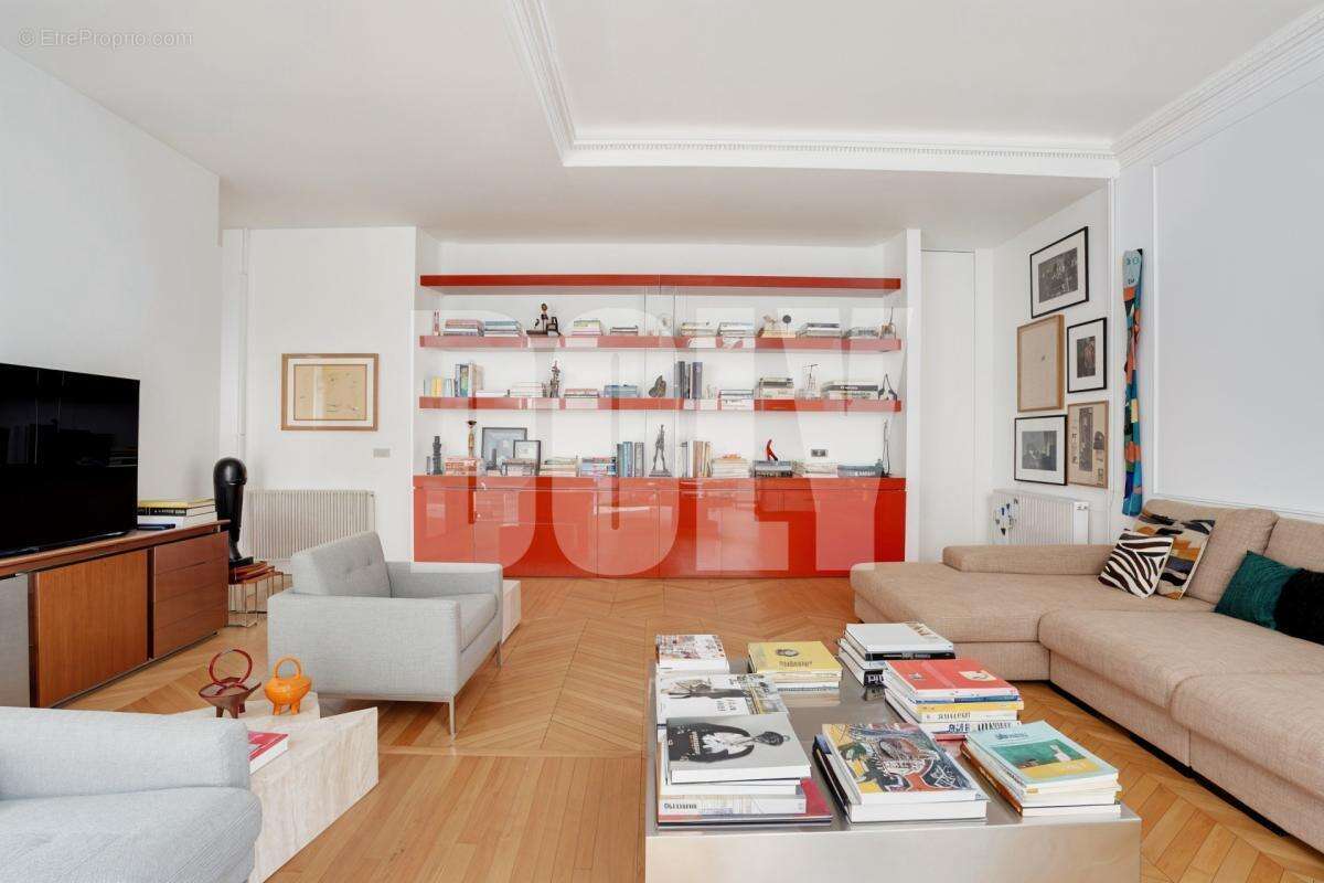 Appartement à PARIS-16E