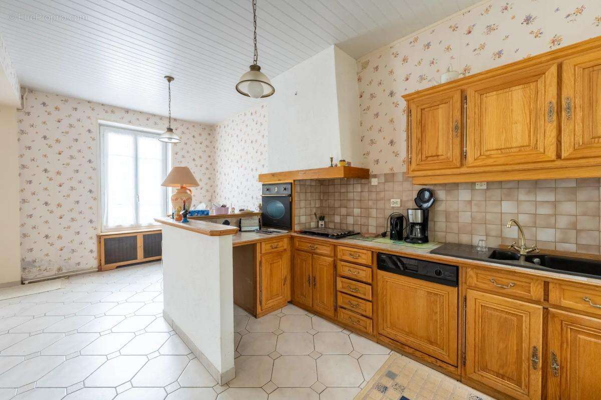 Maison ancienne 5 pièces avec grand terrain loué - photo 3