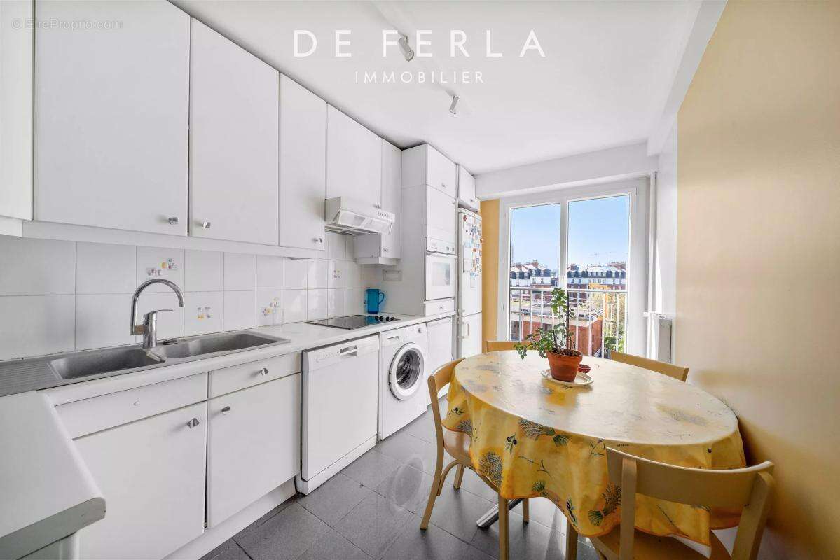 Paris XV - Appartement familial en étage élevé avec balcon de 12m2 - photo 11