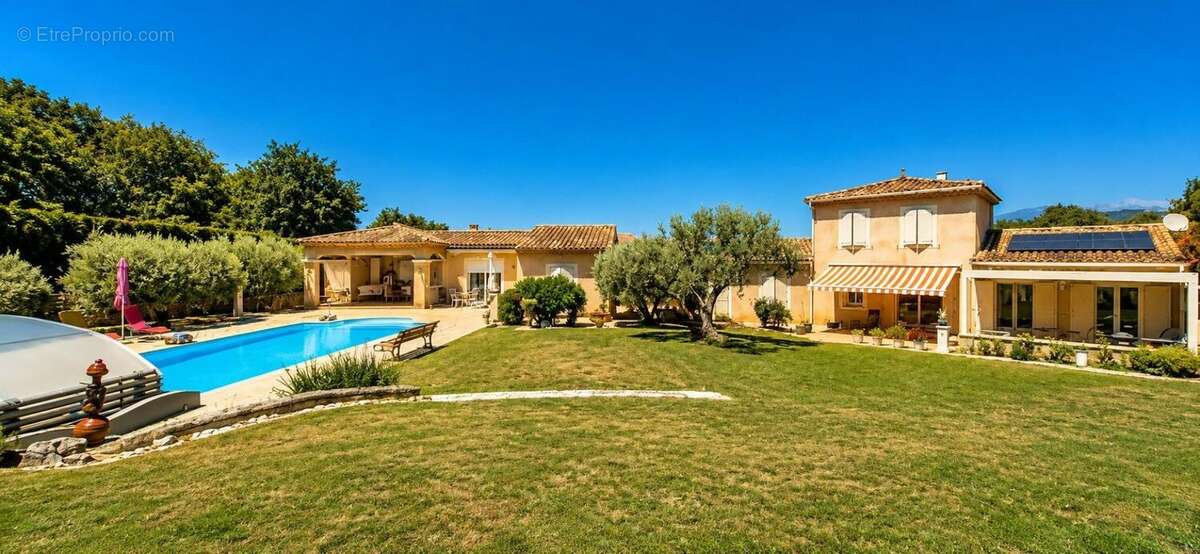 Maison 165 m² à Malemort-Du-Comtat  - photo 2