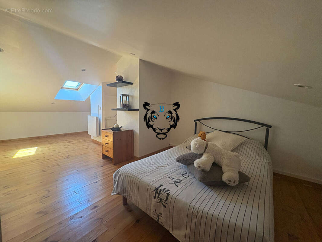 Maison à LES ISSAMBRES