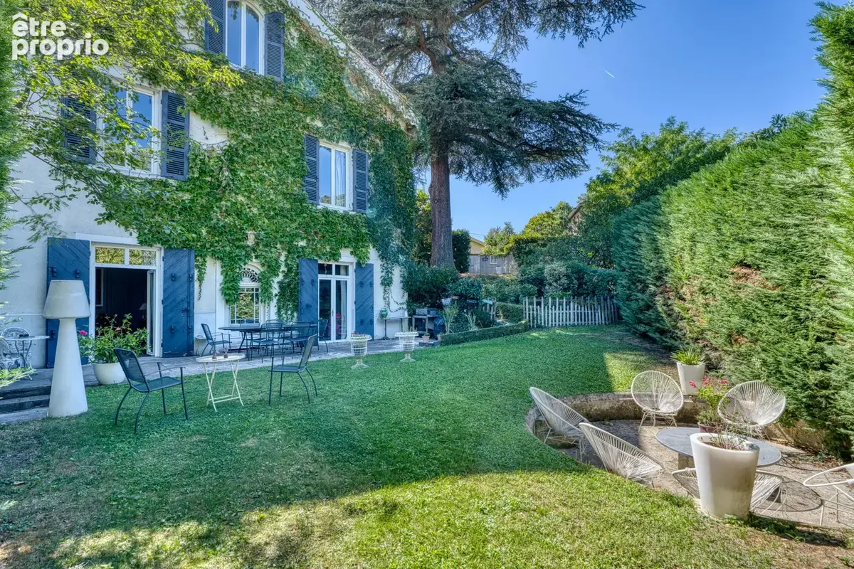 OULLINS - Propriété de 400 m2 - photo 3
