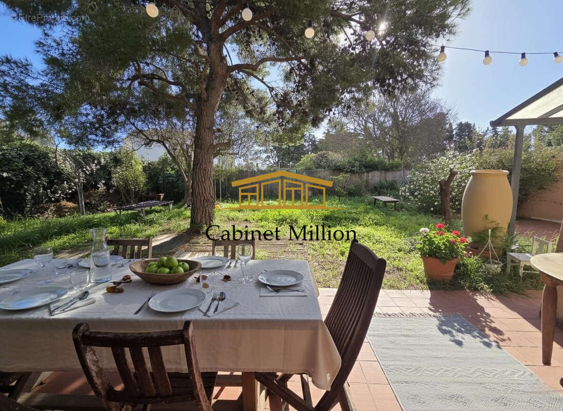 Maison à VIC-LA-GARDIOLE