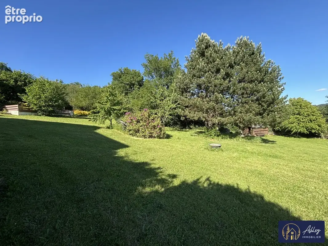 Maison 8 pièces LANOBRE (Cantal) 
