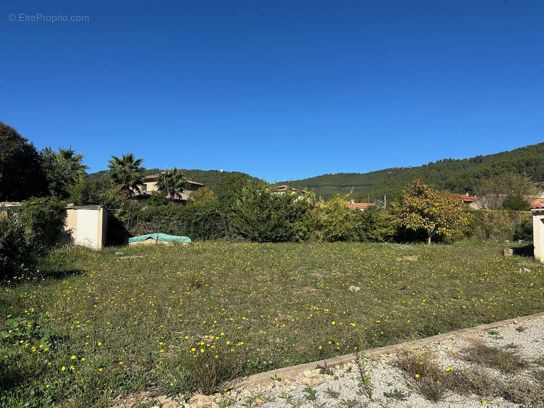 Terrain à PUGET-VILLE