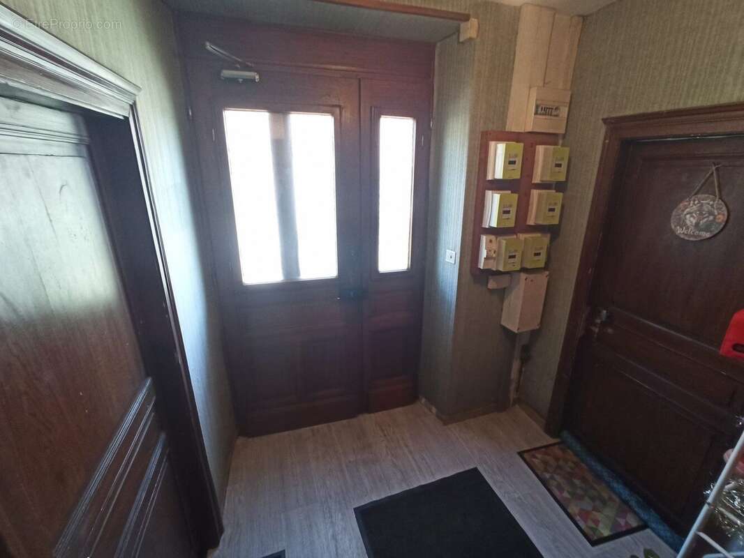 Commerce à SEREILHAC