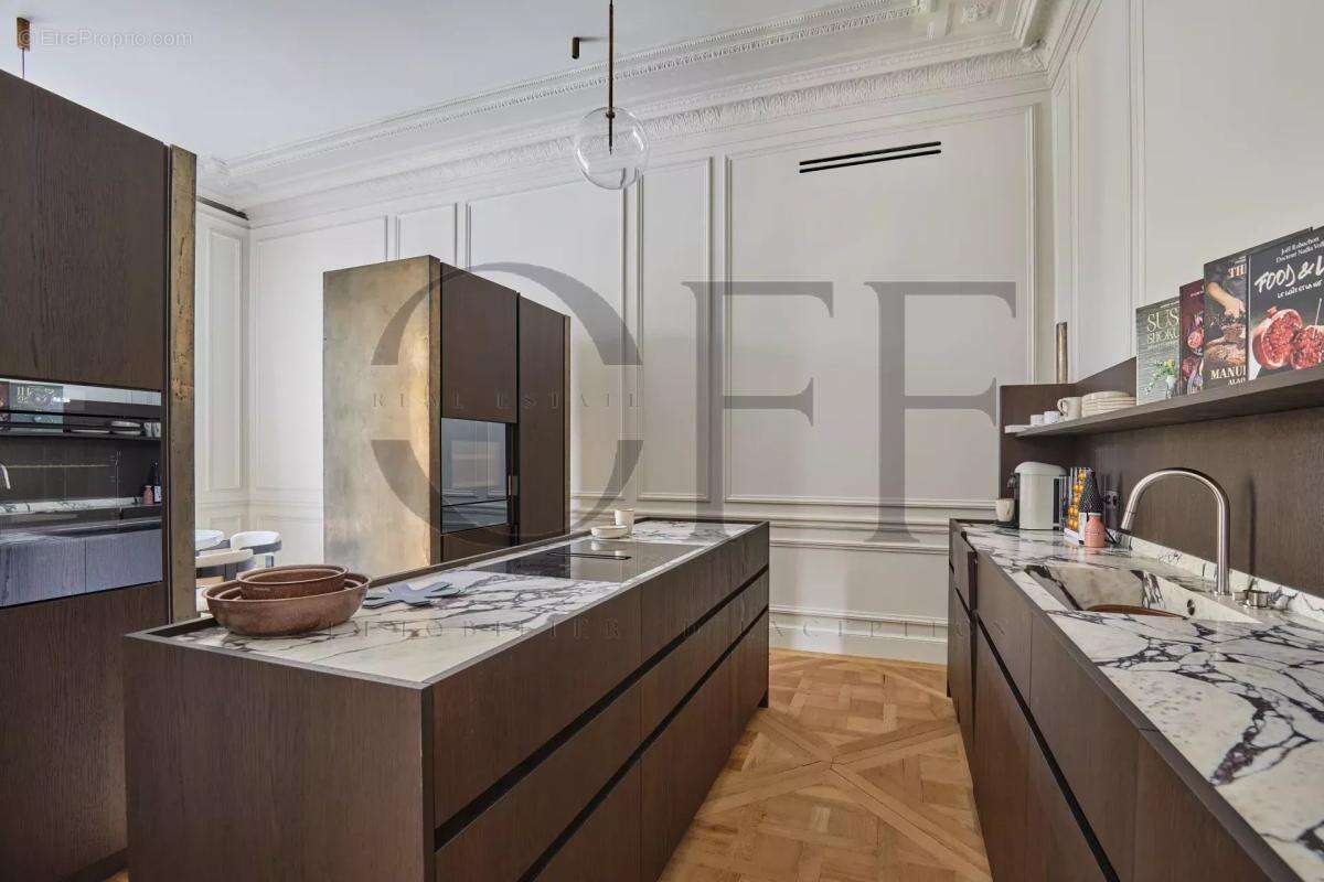 Appartement à PARIS-8E
