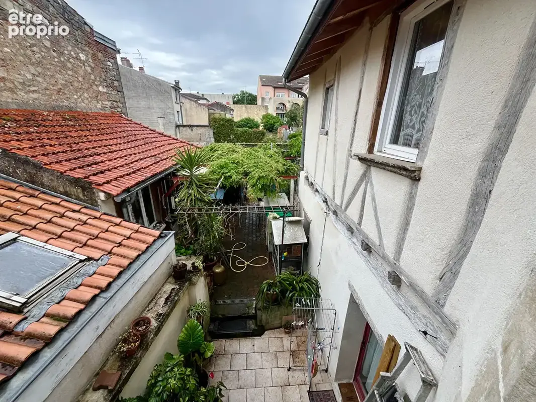 Secteur Villeneuve-sur-Lot, jolie maison de ville mitoyenne de 107 m² avec jardin et dépendances. Vous découvrirez au rez-de-cha - photo 2