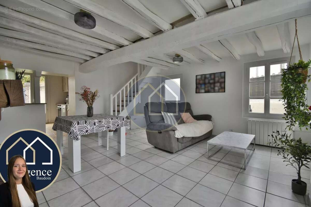 Maison à CLEVILLIERS