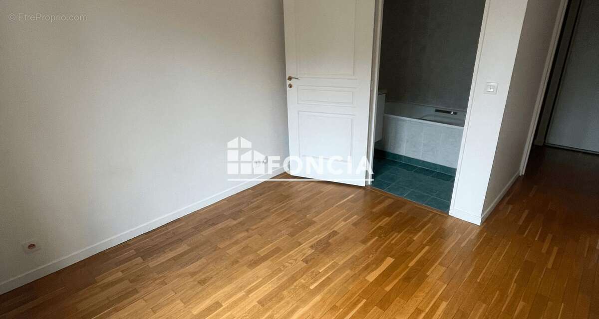 Appartement à LE PLESSIS-ROBINSON