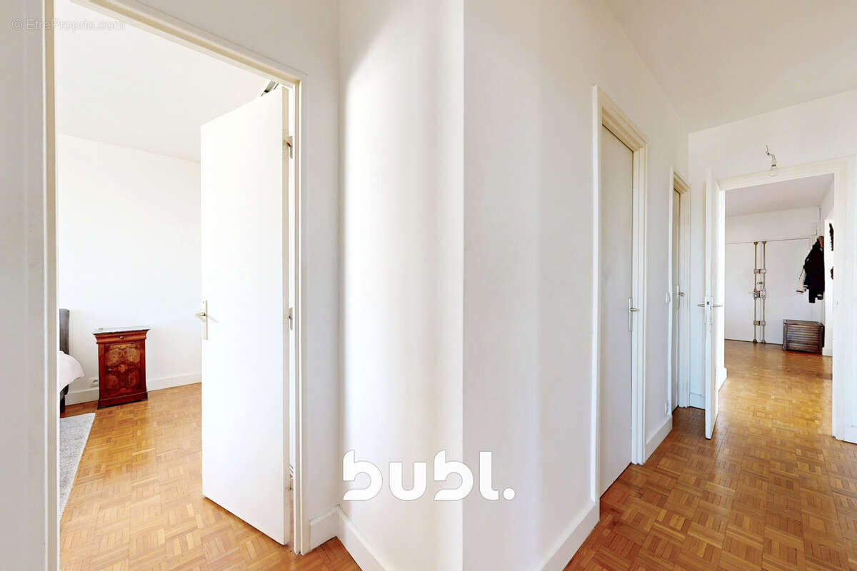 Appart. familial 132 m2   Volumes, luminosité et fort potentiel - Climatisation votée en AG - photo 12