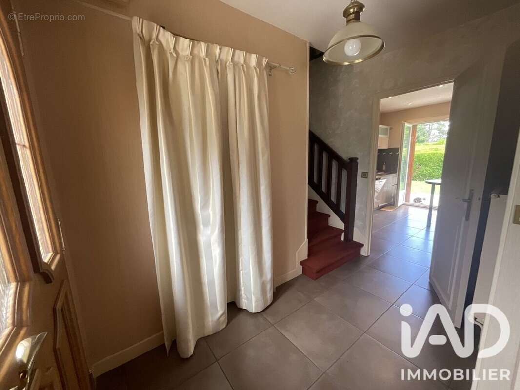 Maison 130 m² à Vert-Saint-Denis  - photo 7