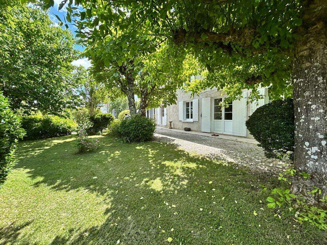 A 15 mn de Blaye - Au calme belle Girondine en pierre rénovée - 197 m2 habitables -7P- 4 Chambres -  1920 m2 de Terrain - Piscin - photo 17
