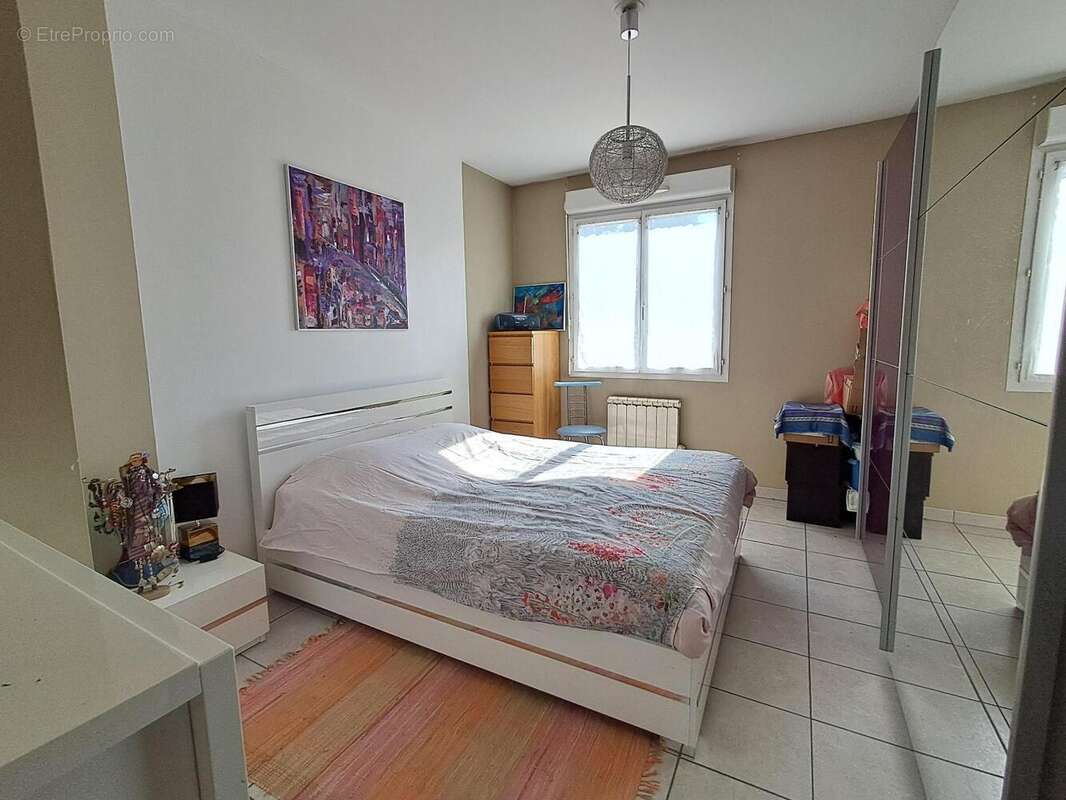   - Appartement à DECINES-CHARPIEU
