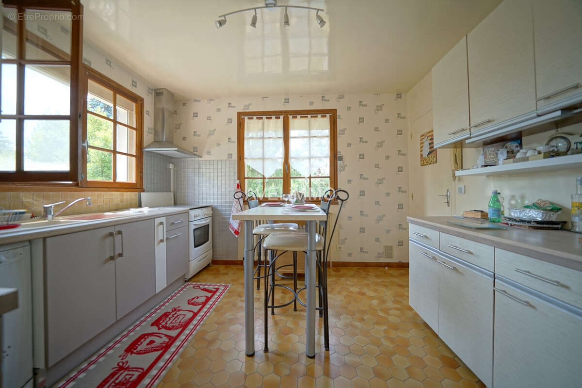 Maison à LA QUEUE-LES-YVELINES