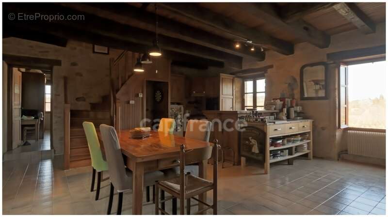 Maison de caractère avec vue château – Milhac - photo 8