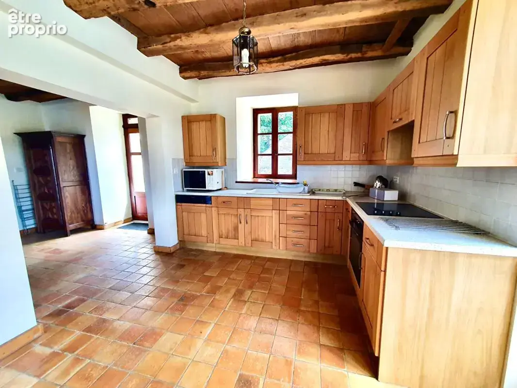 Sally HICKEY vous présente cette maison ancienne rénovée en pierres. 6 pièces, jardin clos & grand parking - photo 6