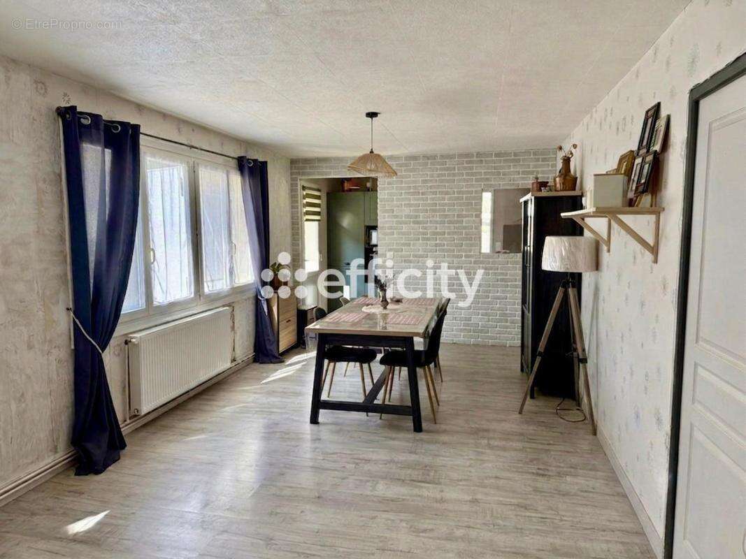 Maison 64 m² à Saint-Maximin  - photo 2
