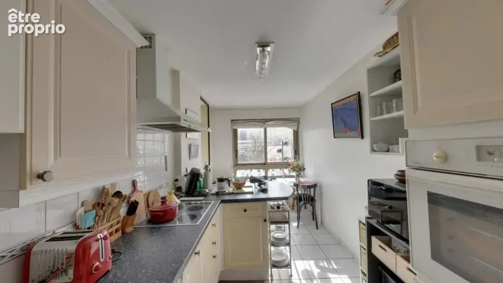 RUE HENON - T3 de 82m² plein sud à rafraîchir - photo 6