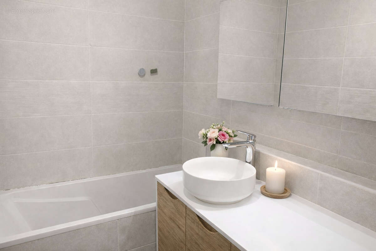 Appartement à COURBEVOIE