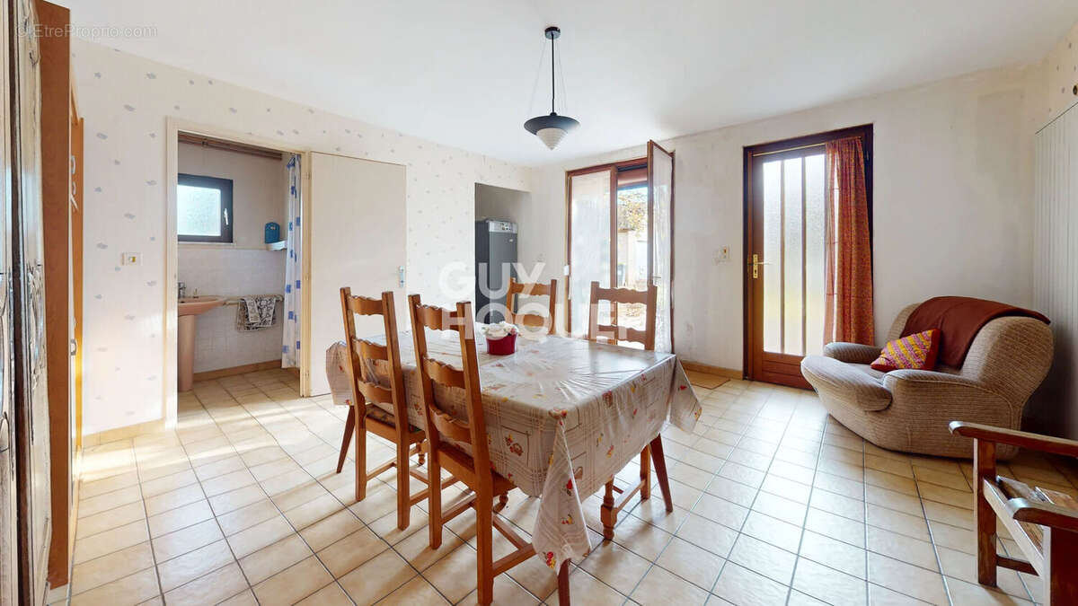 Maison à VELLEXON-QUEUTREY-ET-VAUDEY