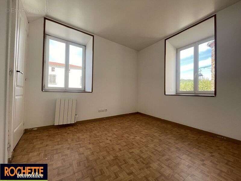 Appartement 200 m² à Neronde  - photo 6