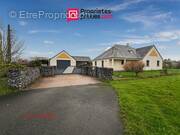 Maison à SAINT-JULIEN-DE-VOUVANTES